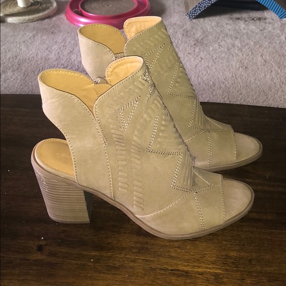 Taupe sandals - Picture 1 of 3